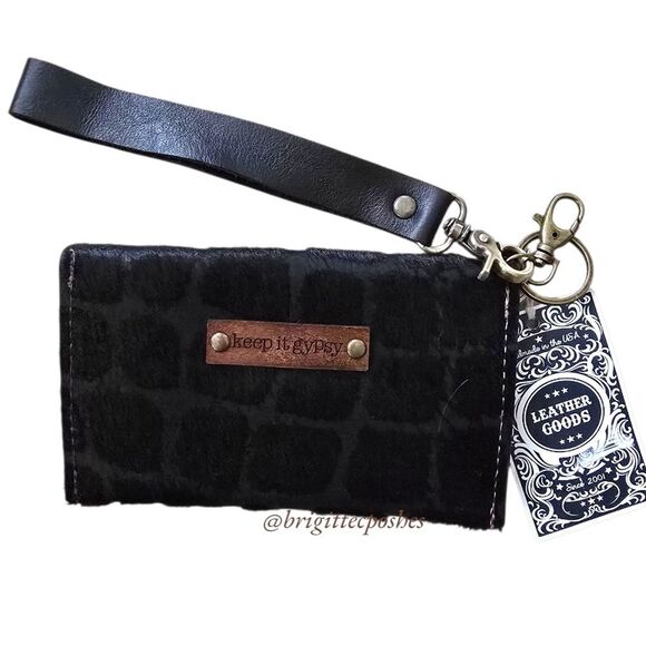 KEEP IT GYPSY Leather LV Accent Wristlet Purse - Picture 2 of 9